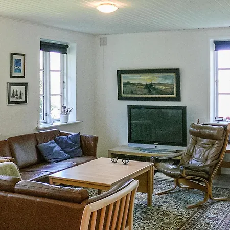 Holiday home 3 Bedroom Beautiful In Tistrup